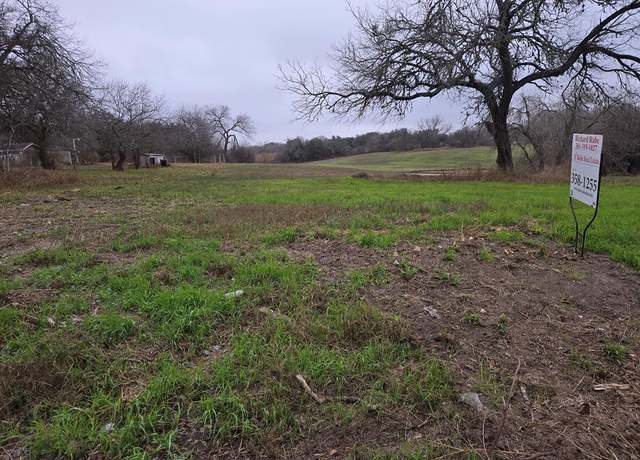 Property at 809 W Carter, Beeville, TX 78102