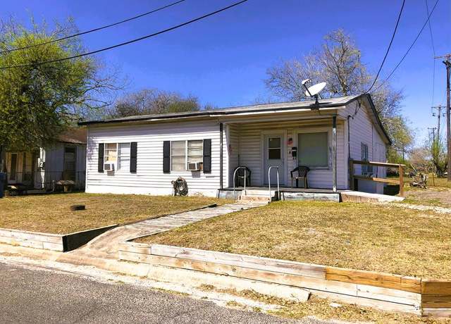 Property at 300 W Sylvia, Beeville, TX 78102, 3 beds, 2 baths