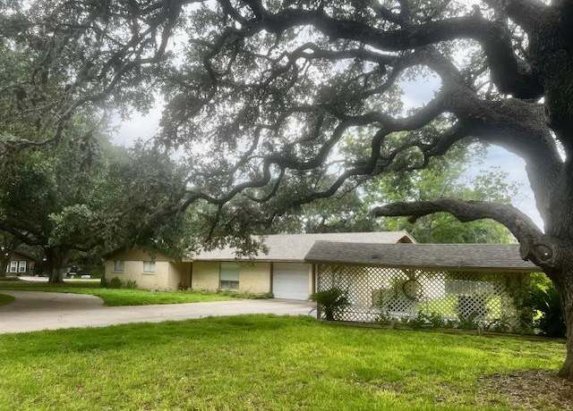 Property at 136 Kessler Ln, Beeville, TX 78102, 3 beds, 2 baths