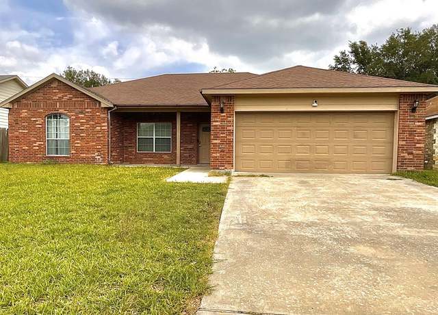 Property at 1203 Taylor, Beeville, TX 78102, 3 beds, 3 baths