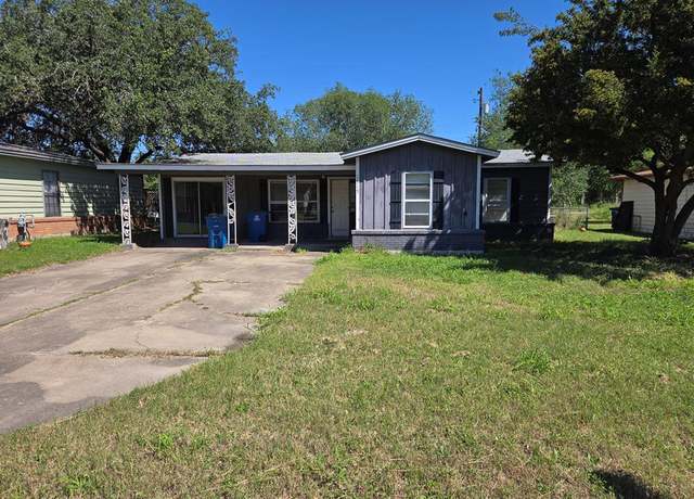 Property at 1515 E Bowie St, Beeville, TX 78102, 4 beds, 3 baths