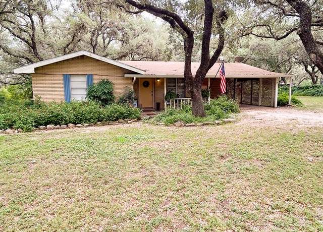 Property at 214 Oak Hill Dr, Beeville, TX 78102, 3 beds, 2 baths