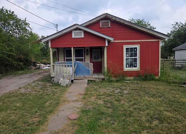 Property at 405 S Minnesota St, Beeville, TX 78102, 2 beds, 1 bath