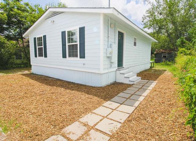 Property at 805 Stamper St, Beeville, TX 78102, 2 beds, 1 bath