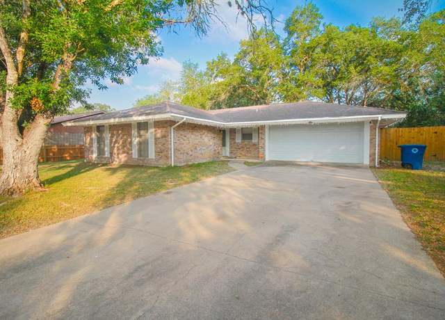 Property at 1404 Las Palmas, Beeville, TX 78102, 3 beds, 2 baths
