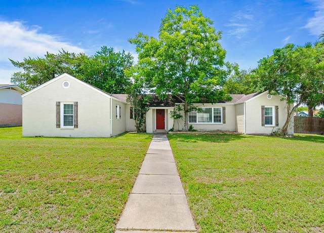 Property at 1100 E Bowie St, Beeville, TX 78102, 3 beds, 2 baths