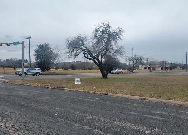 Property at 900 E Houston, Beeville, TX 78102