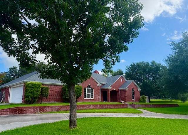 Property at 158 W Dial Dr, Beeville, TX 78012, 3 beds, 2.5 baths
