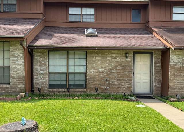 Property at 305 S Archer B2 St, Beeville, TX 78102, 2 beds, 1.5 baths