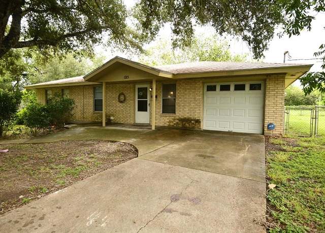 Property at 1215 W Crockett St, Beeville, TX 78102, 3 beds, 1.5 baths