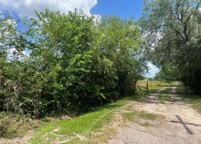 Property at 2182 Old Houston Hwy, Beeville, TX 78102, 2 beds, 1 bath