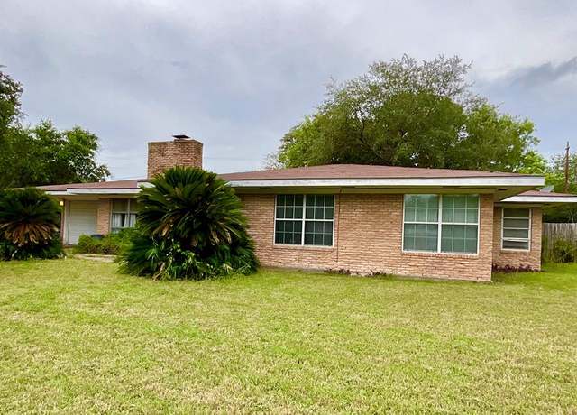 Property at 1101 N Inez St, Beeville, TX 78102, 3 beds, 2 baths
