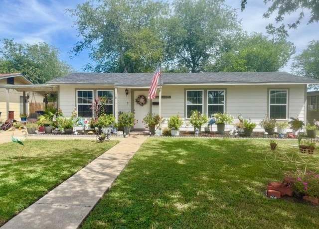 Property at 1011 E Hutchinson St, Beeville, TX 78102, 3 beds, 1 bath