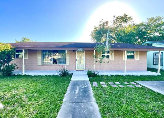 Property at 2610 Quarterhorse Dr, Beeville, TX 78102, 3 beds, 2 baths