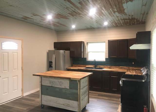 Property at 443 S Bee, Normanna, TX 78142, 1 bed, 1 bath