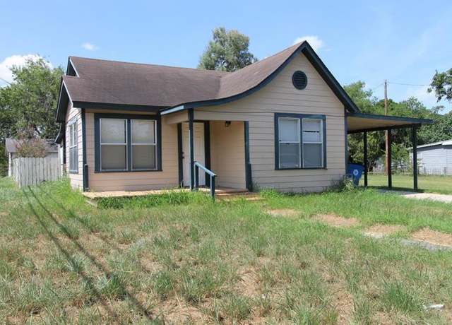 Property at 1001 E Bowie St, Beeville, TX 78102, 1 bed, 1 bath