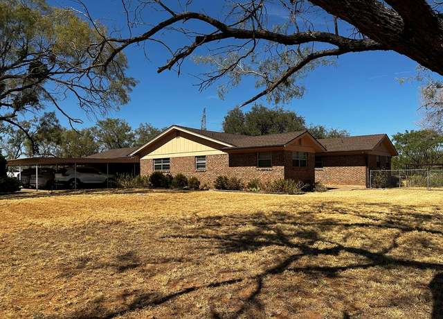 Property at 1012 Ridgecrest St, Sweetwater, TX 79556, 4 beds, 2 baths