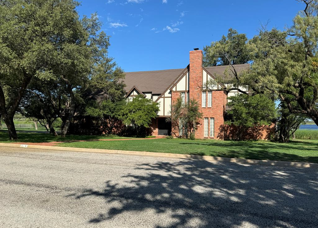 Property at 5 Lakewood Dr, Sweetwater, TX 79556, 4 beds, 3.5 baths