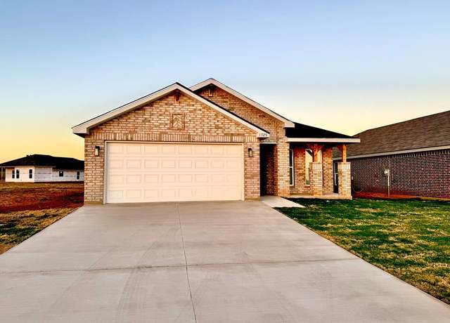 Property at 1725 Willowbend, Sweetwater, TX 79556, 4 beds, 2 baths