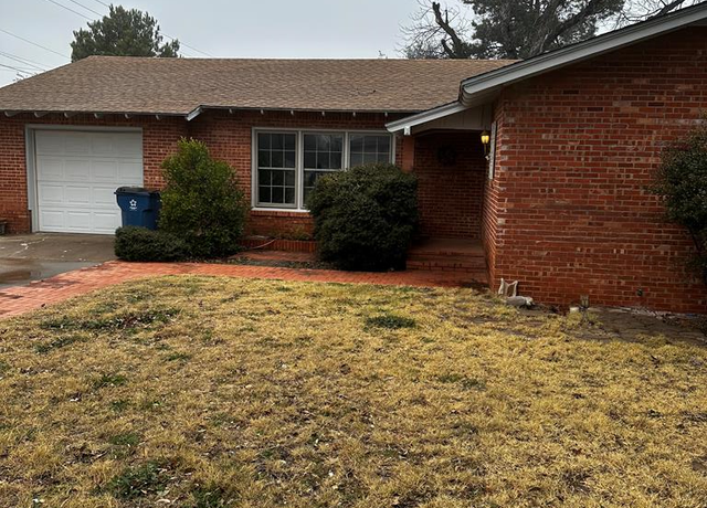 Property at 801 Crescent Dr, Sweetwater, TX, 3 beds, 2 baths