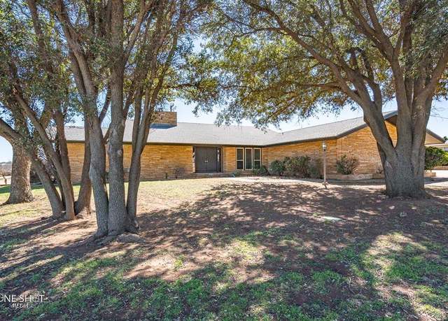 Property at 1908 Country Club Dr, Sweetwater, TX, 4 beds, 4 baths