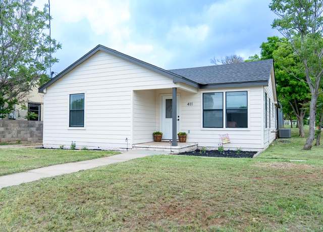 Property at 411 W New Mexico Ave, Sweetwater, TX, 3 beds, 2.5 baths