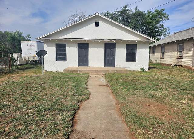 Property at 304 Bowie St, Sweetwater, TX 79556, 4 beds, 2 baths