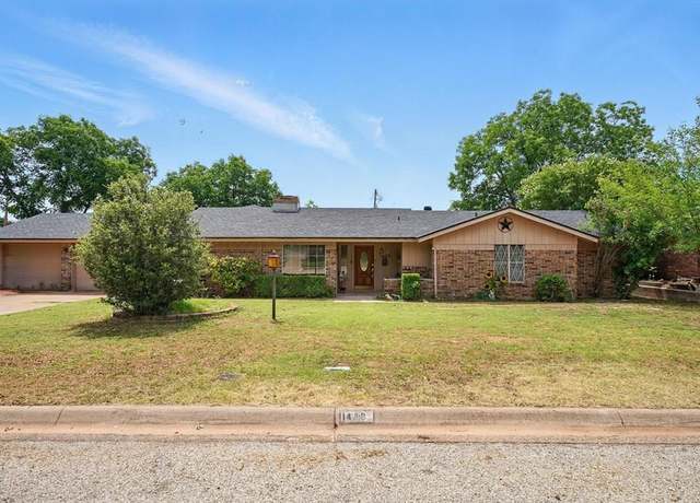 Property at 1428 Sunnyvale St, Sweetwater, TX, 3 beds, 2 baths