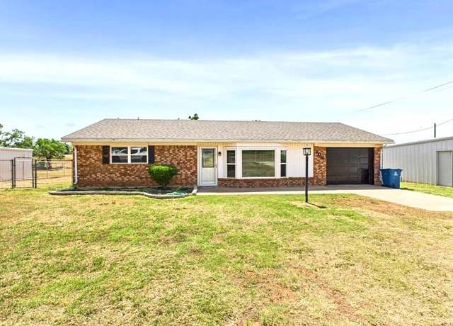 Property at 102 Wildwood Rd, Sweetwater, TX 79556, 2 beds, 2 baths