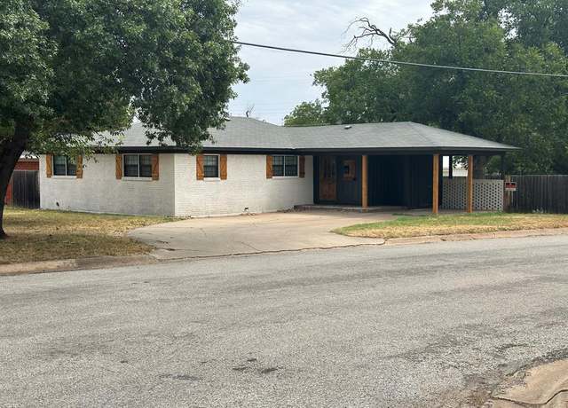 Property at 1700 Woodruff Ln, Sweetwater, TX, 3 beds, 2 baths