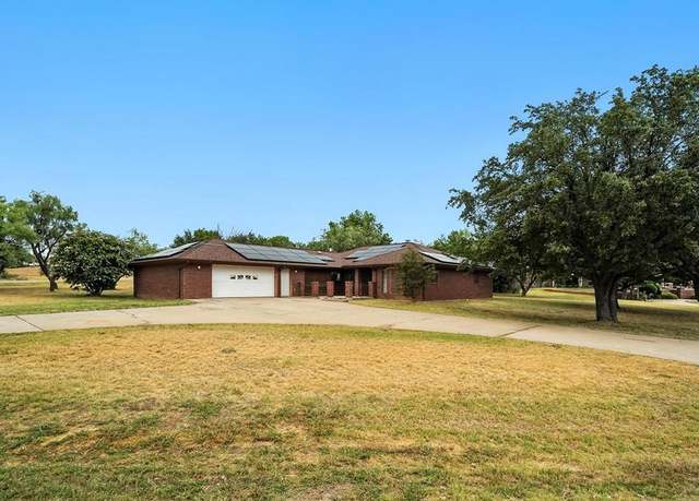 Property at 130 Southview Ter, Sweetwater, TX, 4 beds, 2 baths