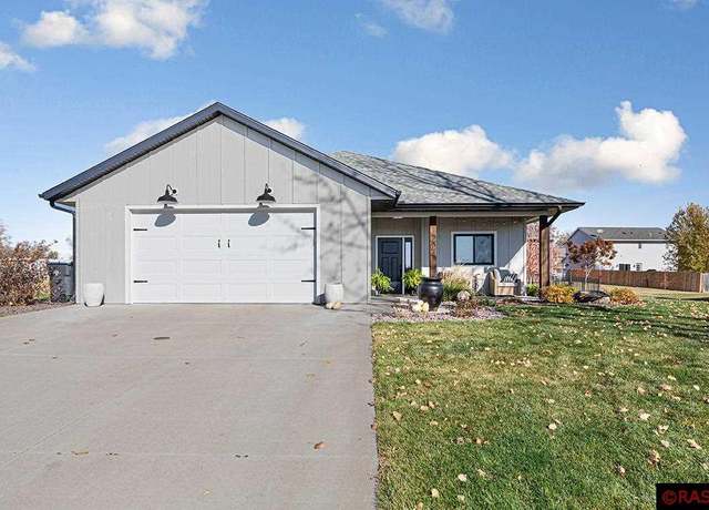 Property at 224 Copper Village Cir, Mankato, MN 56001, 2 beds, 2 baths