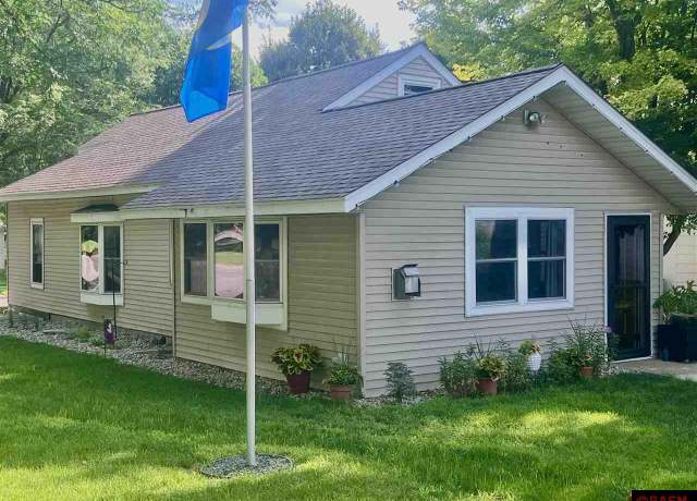 Property at 528 Locust St, St. Peter, MN 56082, 3 beds, 2 baths