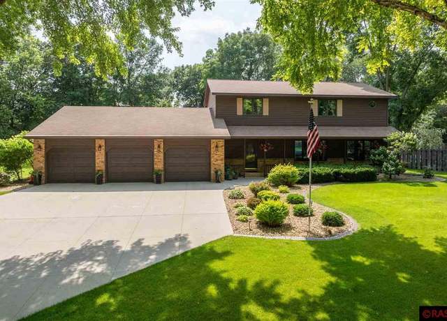 Property at 31 Holiday Ct, North Mankato, MN 56003, 4 beds, 3.5 baths
