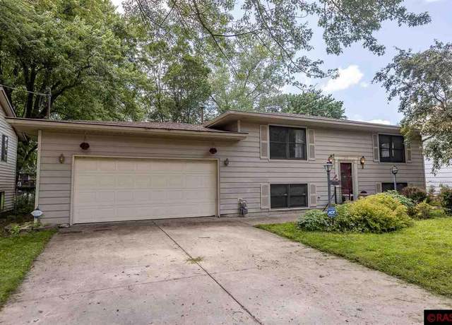 Property at 215 James Ave, Mankato, MN 56001, 4 beds, 2 baths