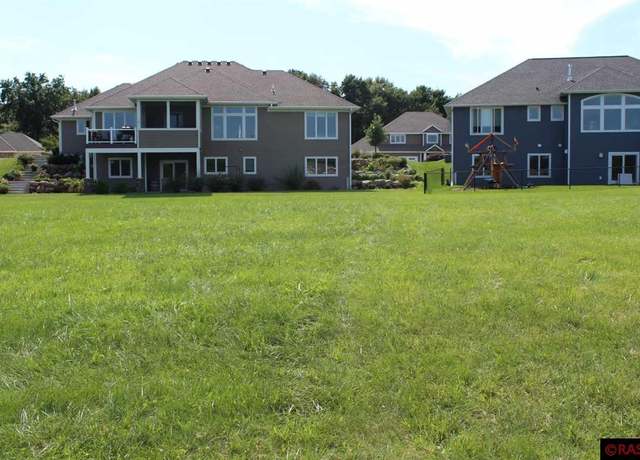 Property at 213 Rosewood Dr, Mankato, MN 56001