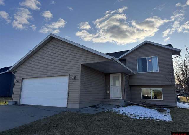 Property at 518 Allyn Cir, Janesville, MN 56048, 3 beds, 2 baths