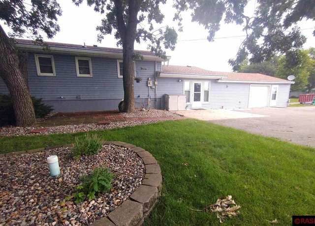 Property at 17759 670th Ave, Hutchinson, MN 55350, 3 beds, 2 baths