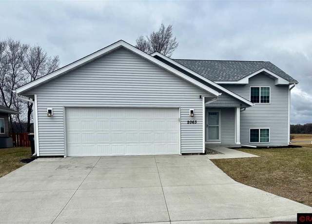 Property at 2063 Pratt Cir, St. Peter, MN 56082, 4 beds, 2 baths