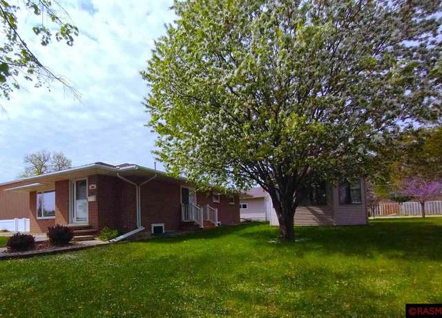 Property at 608 E Main St, Sleepy Eye, MN 56085, 4 beds, 1 bath