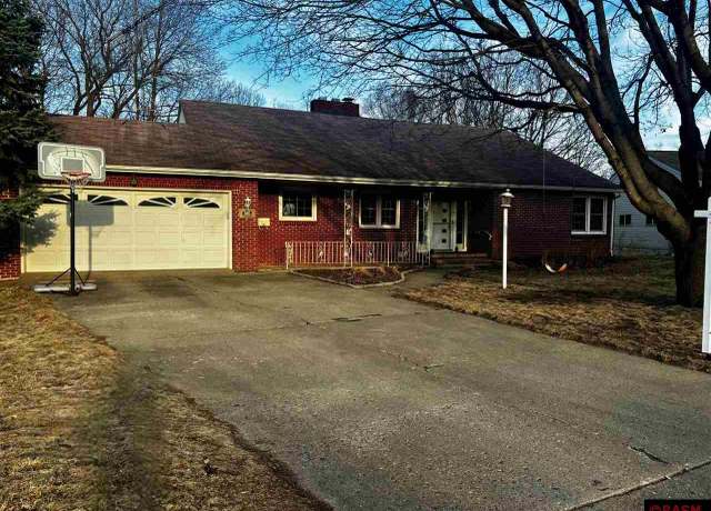 Property at 535 Capitol Dr, St. Peter, MN 56082, 4 beds, 2 baths