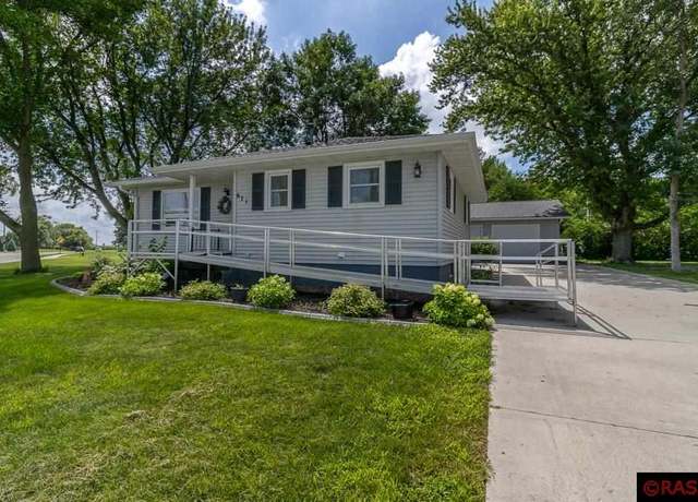Property at 671 S Anna Ave, Lake Crystal, MN 56055, 2 beds, 1.5 baths