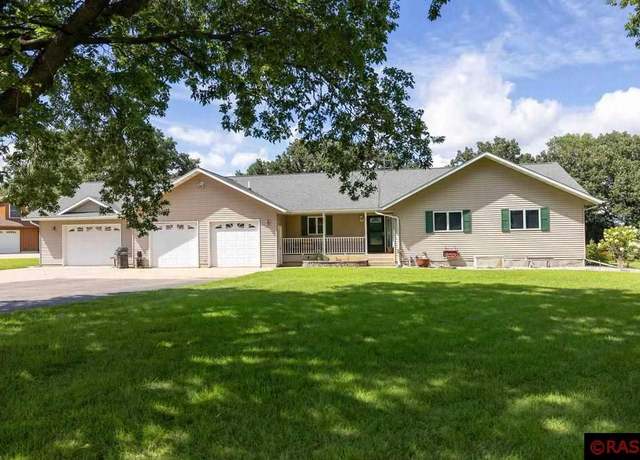 Property at 4 S Fox Lake Dr, Sherburn, MN 56171, 5 beds, 3 baths