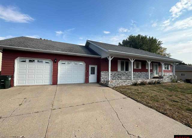 Property at 1106 Fourth Street Court North, St. James, MN 56081, 4 beds, 3.5 baths