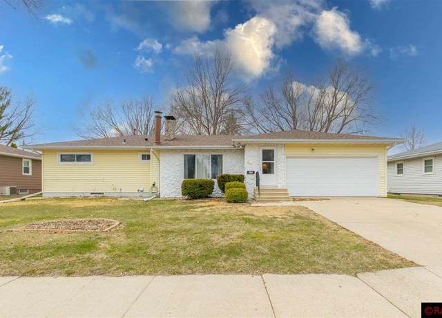Property at 1108 S State St, Fairmont, MN 56031, 4 beds, 2 baths
