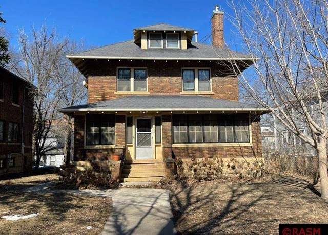 Property at 722 S Broad St, Mankato, MN 56001, 5 beds, 4 baths