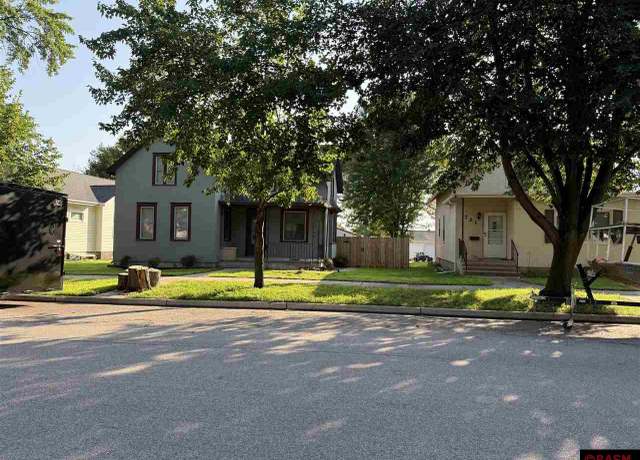 Property at 717 S Minnesota St, New Ulm, MN, 3 beds, 1 bath