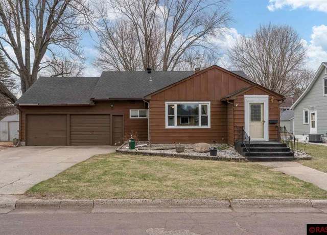 Property at 313 W 11th St, Mankato, MN 56001, 4 beds, 3 baths