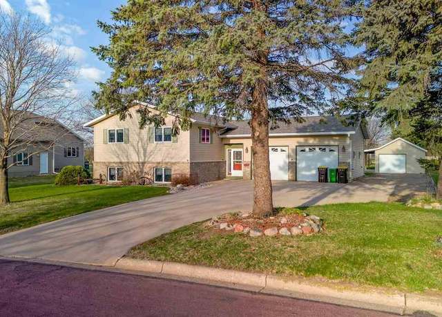 Property at 1026 S Fifth St, St. James, MN 56081, 4 beds, 2 baths