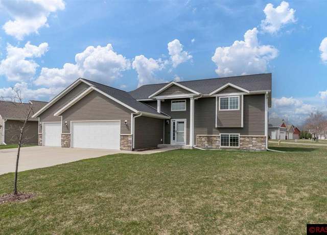 Property at 100 Foxfire Dr, Mankato, MN 56001, 4 beds, 2 baths